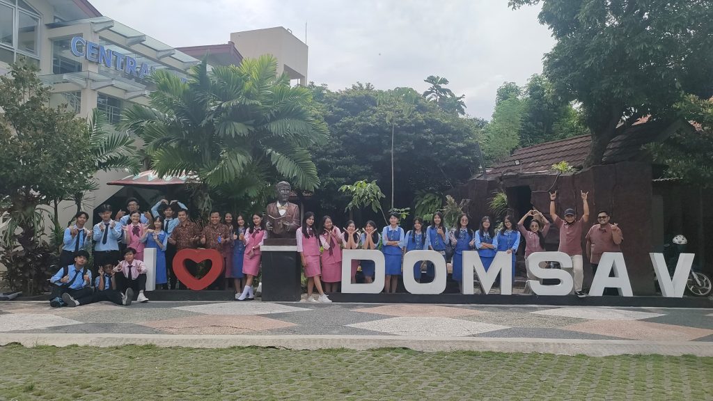 SMK PL Tarcisius Kolaborasi Dengan SMP PL Domenico Savio Dalam Kegiatan P5 Dengan Tema “Kewirausahaan”